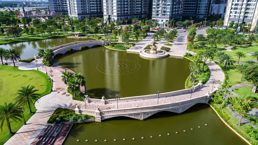 Khuôn viên xanh ngát tọa lạc ngay trong Vinhomes Central Park