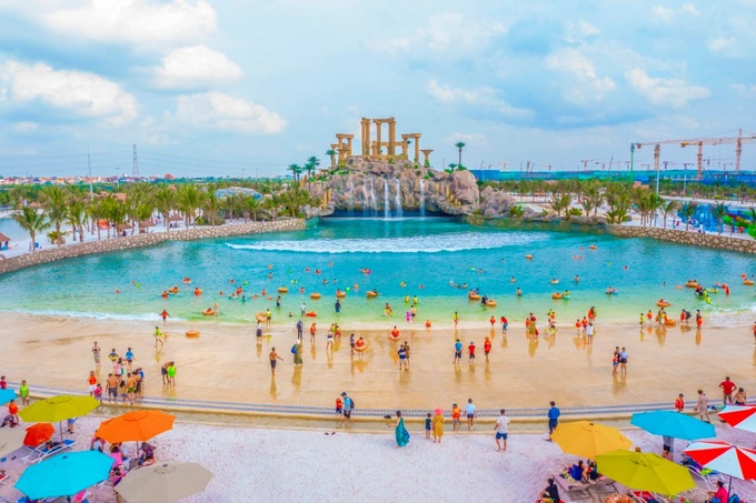Tổ hợp công viên Biển tạo sóng nhân tạo Royal Wave Park là một trong những nhân tố tạo nên "cú bùng nổ" cho Vinhomes Ocean Park 2 - The Empire.