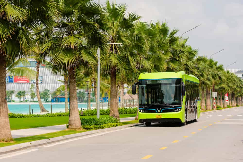 Ngoại hình thân thiện với môi trường của xe bus đi Vinhomes Ocean Park - VinBus