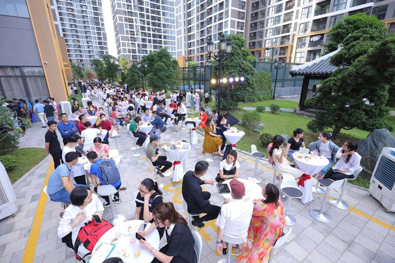 400 khách hàng đã tham dự "Tiệc trà an nhiên" chiều ngày 4/6 để tìm hiểu dự án The Zenpark trong lòng "Quận Ocean".