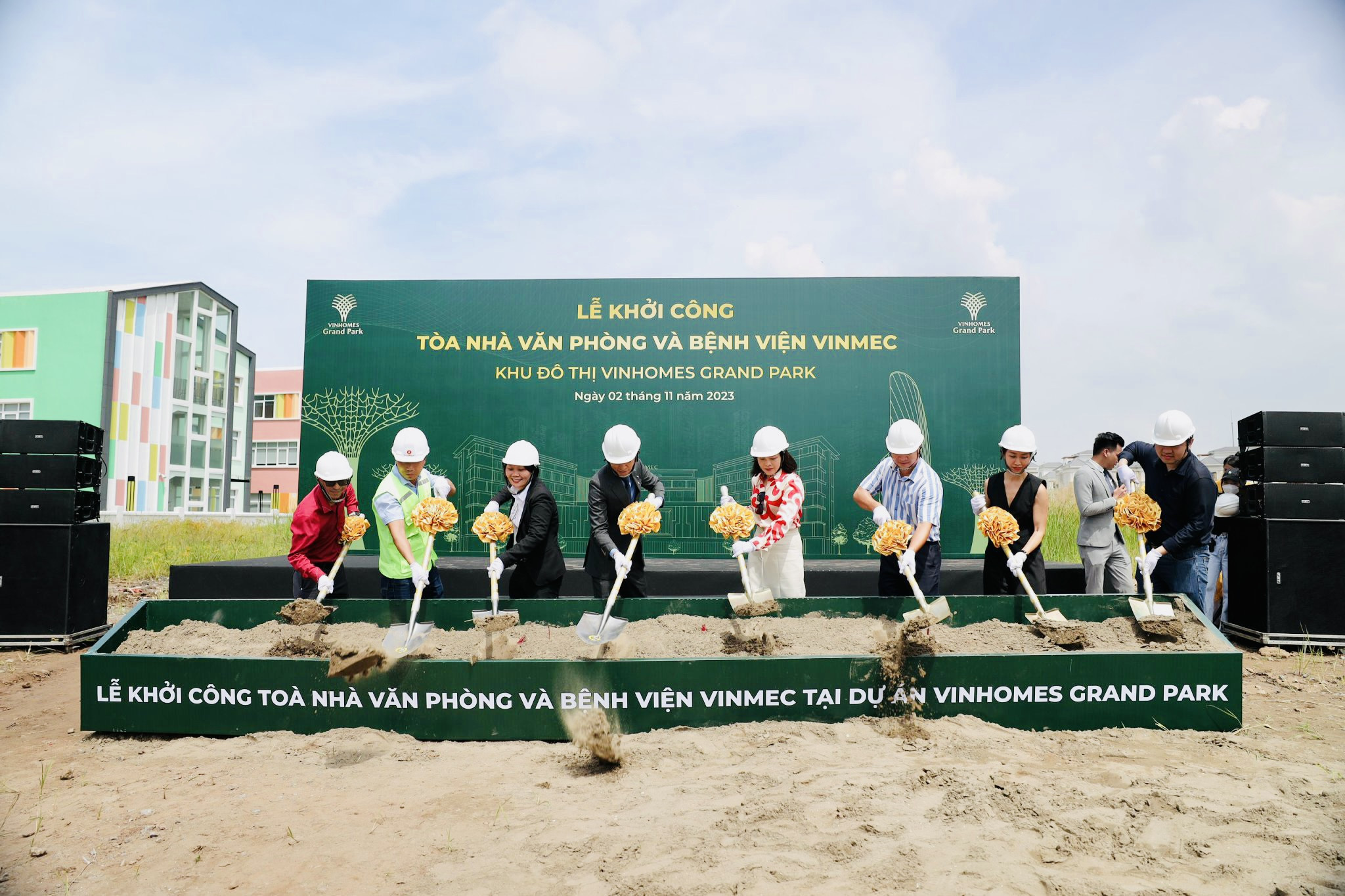 Bộ đôi công trình tòa nhà văn phòng và Bệnh viện Vinmec được đồng loạt khởi công xây dựng tại Vinhomes Grand Park