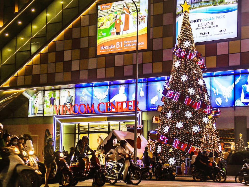 Vincom Đồng Khởi cùng cây thông Noel khổng lồ mùa giáng sinh