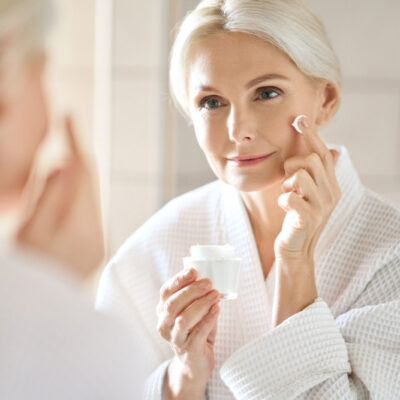 Ghidul anti-aging: cum să alegi corect produsele potrivite pentru tipul tău de ten