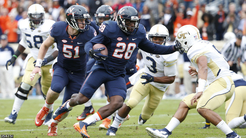 Wilfred Wahee recovers a fumble from Georgia Tech Yellow Jackets.