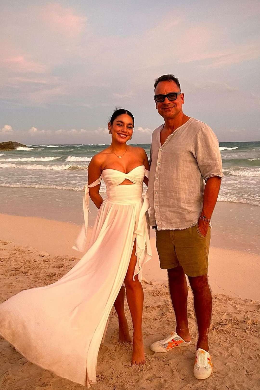 Vanessa Hudgens Cole Tucker Married High School Musical Actress Pic In Wedding Dress Goes 