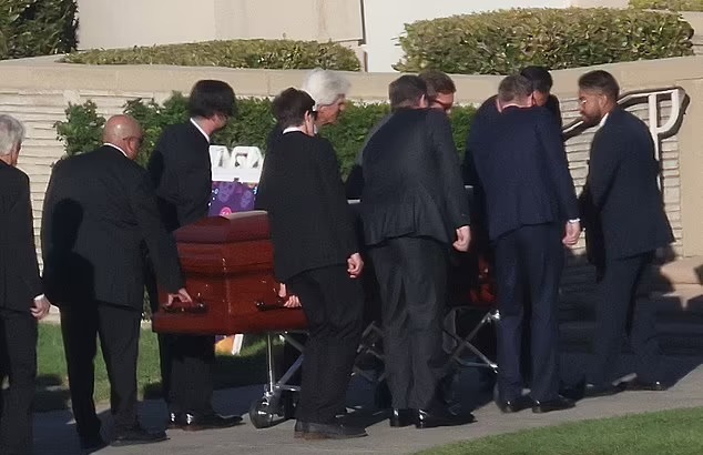 Friends Co Stars Did Not Attend Matthew Perrys Private Burial Service Hot Sex Picture