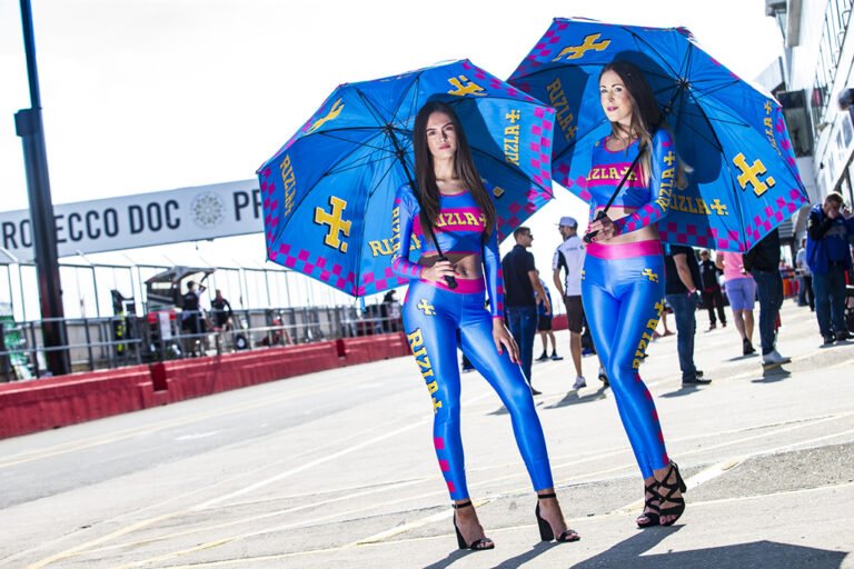 Pata Yamaha Grid Girls With Worldsbk At Donington Park On 6/7th July 2019