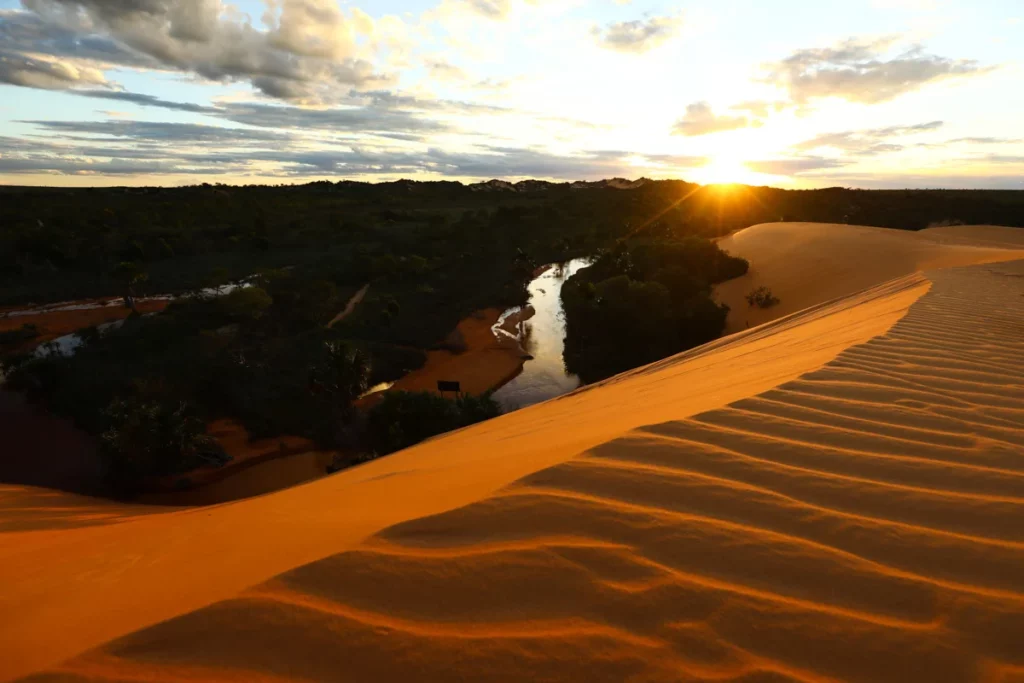 Dunas do Jalapão ao pôr do sol no Tocantins