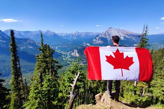 estudiante internacional curso de inglés con bandera de Canadá