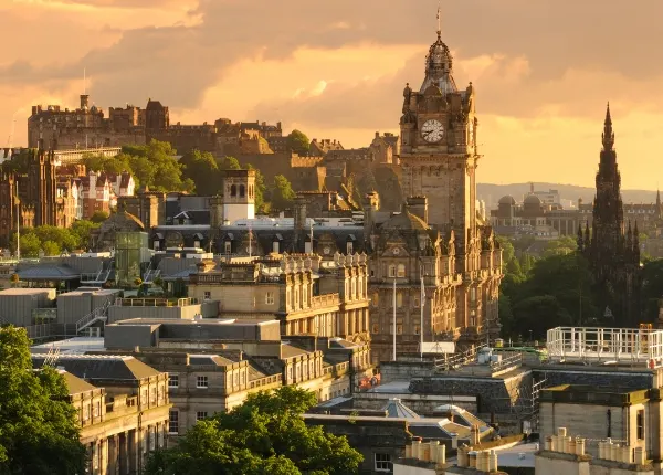 Studia inglese con Positively Languages a Edimburgo, nel Regno Unito