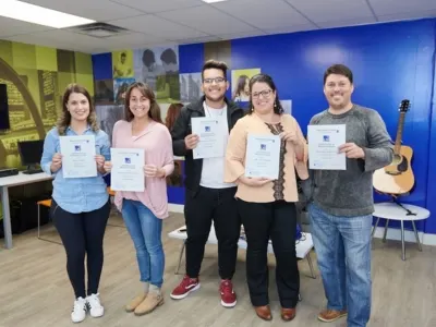 Una classe LSI con gli attestati del corso