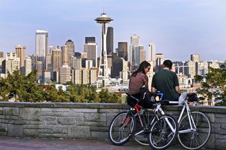 Estudiantes del curso de inglés de UW visitando el centro de Seattle