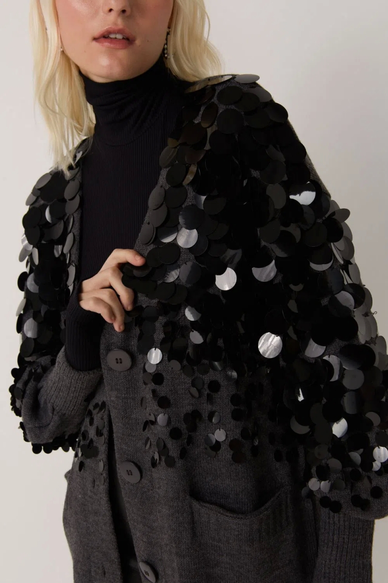 Le Blog - Amanda Stone Gray Coat - 