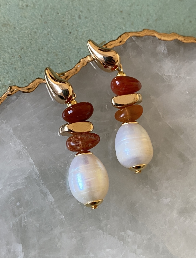 Mikabe - Red Agate and Pearl Earring - MK1622