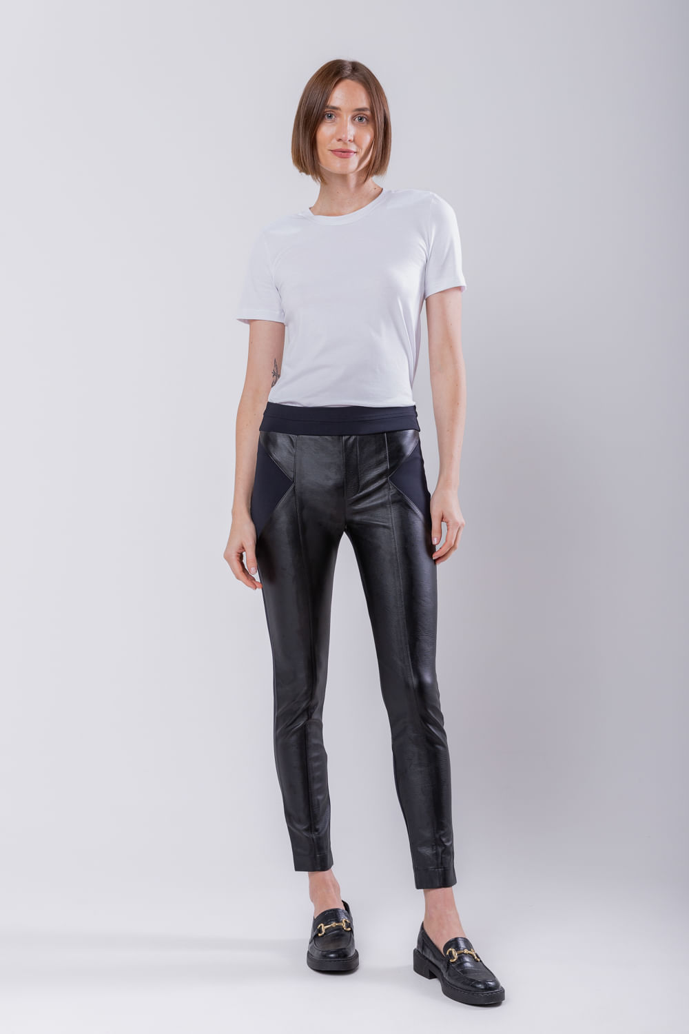 Hidrogênio - CALÇA LEGGING FRENTE COURO PU BRUNELLA PRETO - 19390001