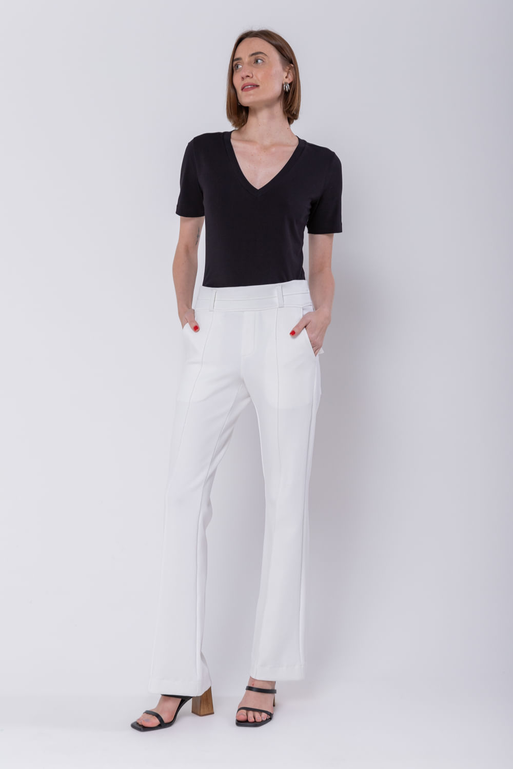 Hidrogênio - CALÇA SEMI FLARE NERVURA DARLENE OFF WHITE - 19278018