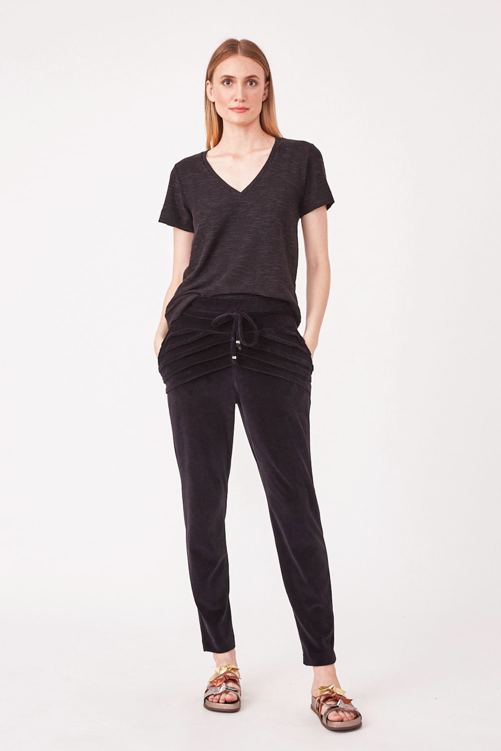 Hidrogênio - JOGGER PANTS WITH PLEATS AND ROLLER MARIE BLACK - 19461001