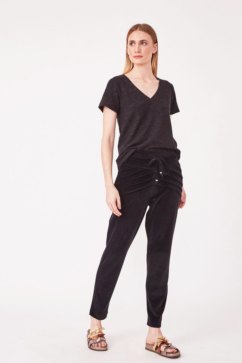 Hidrogênio - JOGGER PANTS WITH PLEATS AND ROLLER MARIE BLACK - 19461001