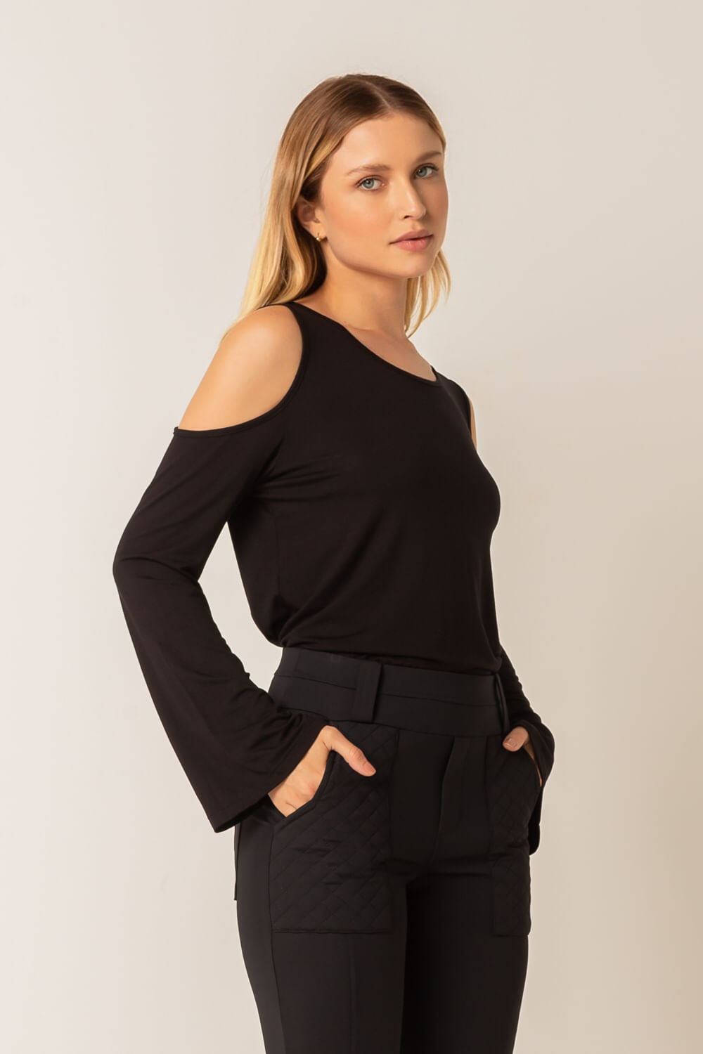 Hidrogênio - BLUSA MANGA LONGA COM VAZADO NO OMBRO PRETO - 19359001