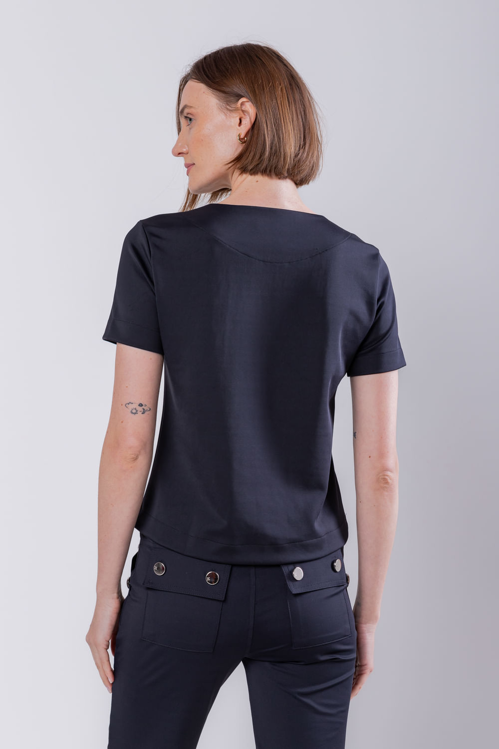 Hidrogênio - BLACK ROUND NECK BLOUSE - 19690001