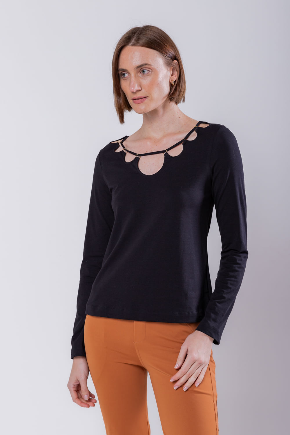 Hidrogênio - BLOUSE WITH CUTOUTS AND RINGS IN THE BLACK NECKLINE - 19741001