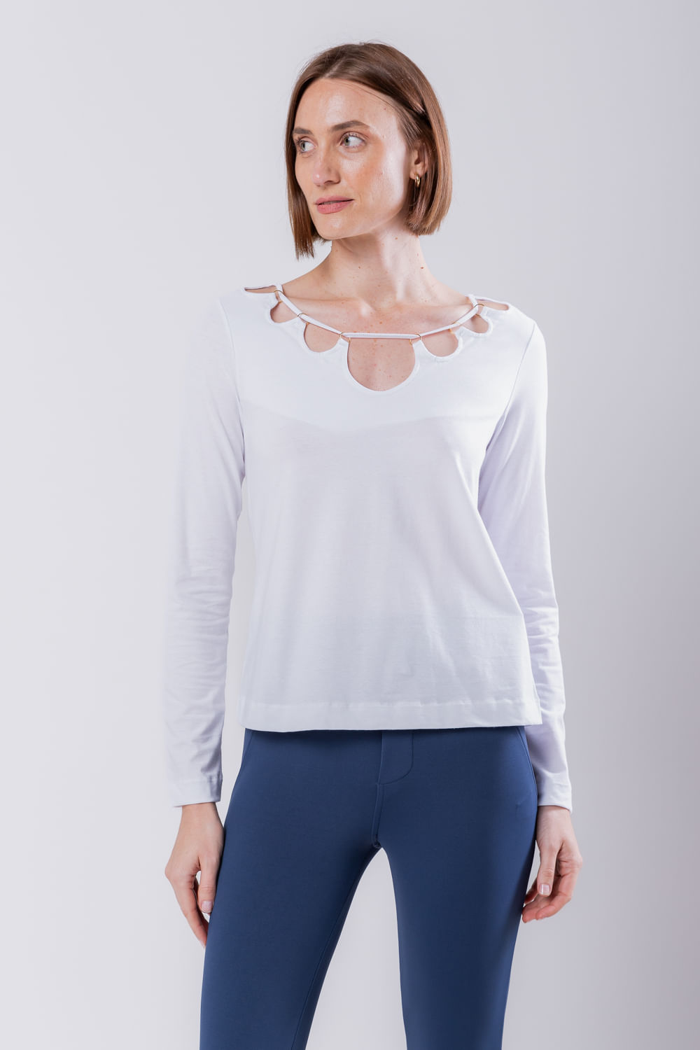 Hidrogênio - BLOUSE WITH CUTOUTS AND RINGS IN THE WHITE NECKLINE - 19741002