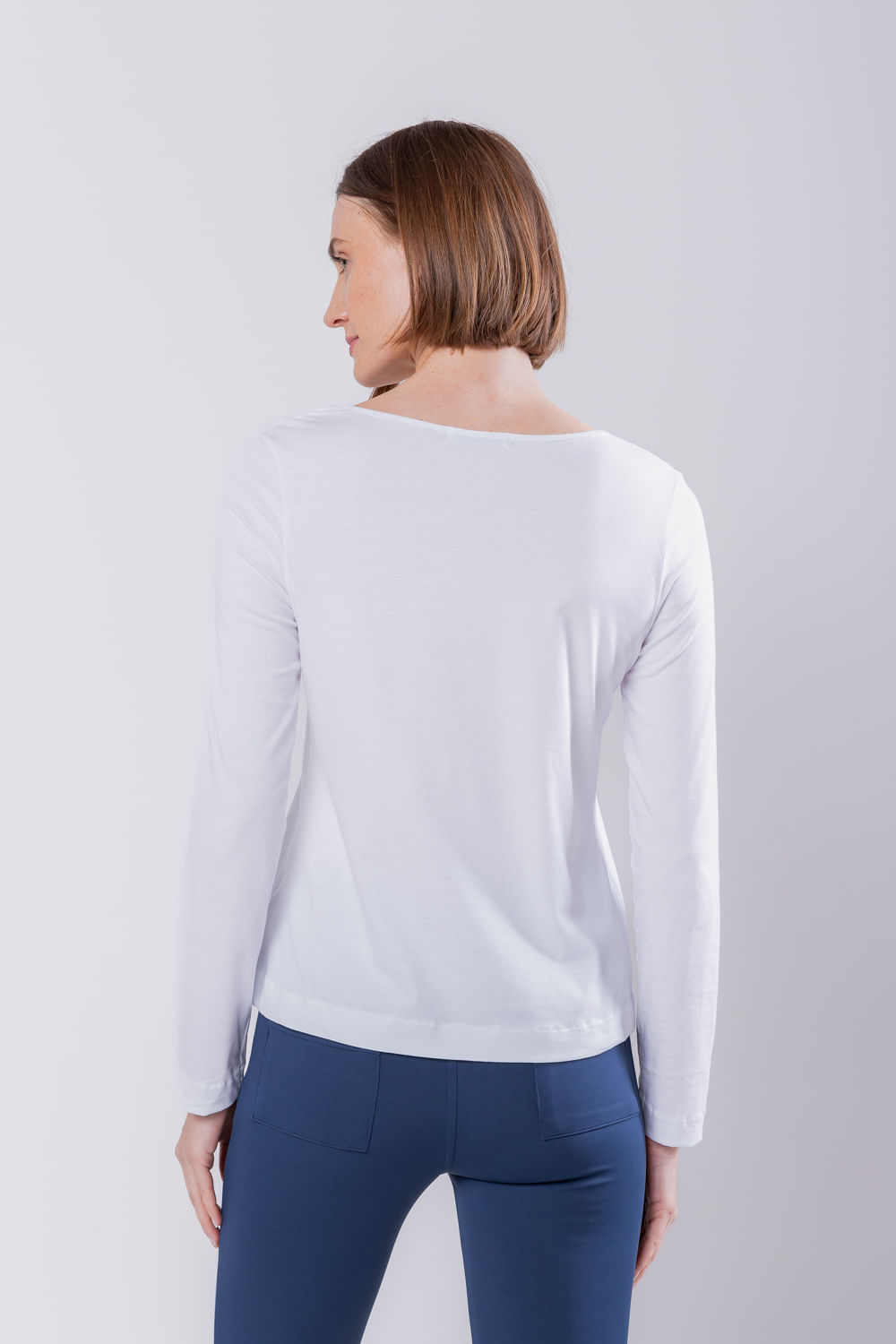 Hidrogênio - BLOUSE WITH CUTOUTS AND RINGS IN THE WHITE NECKLINE - 19741002