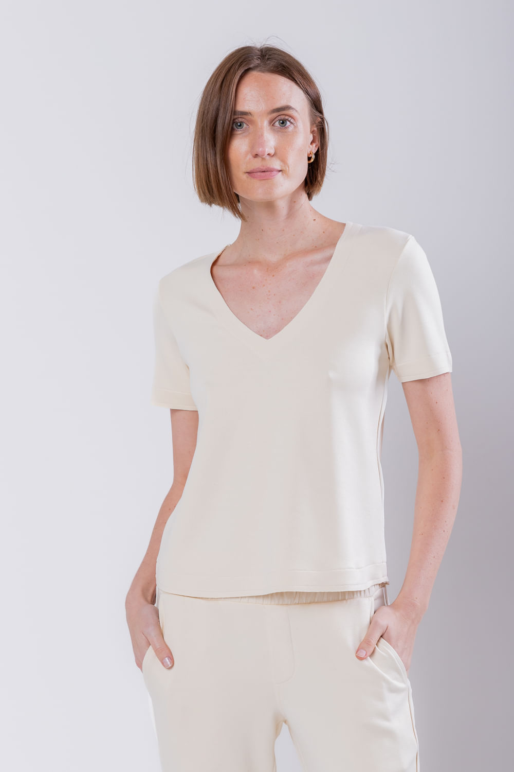 Hidrogênio - BLUSA DECOTE V COM VIVO BEGE - 19496003