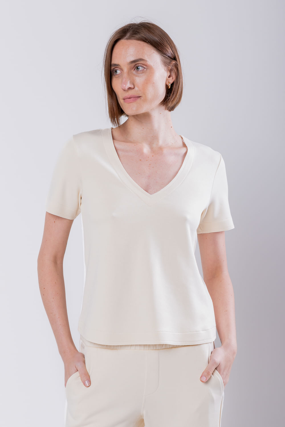 Hidrogênio - BLUSA DECOTE V COM VIVO BEGE - 19496003