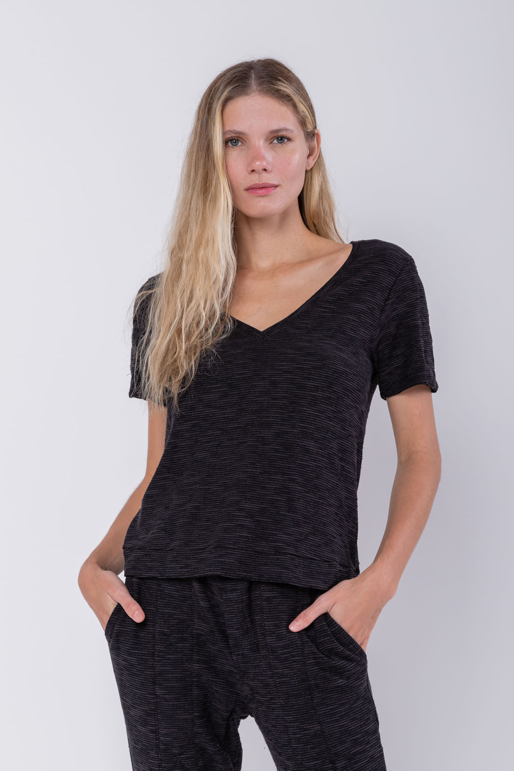 Hidrogênio - BLACK V-NECK BASIC BLOUSE - 19758001