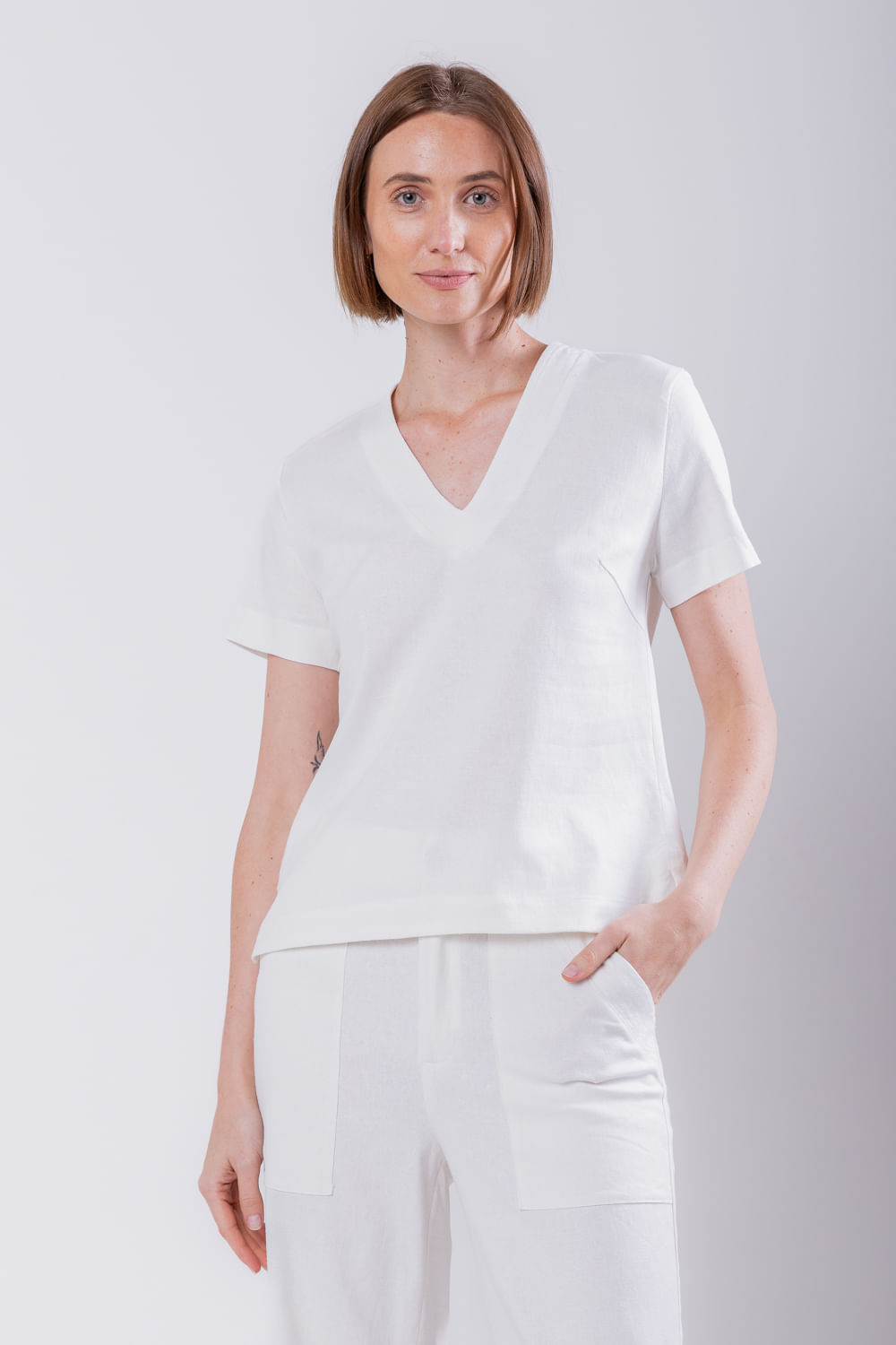 Hidrogênio - BLUSA DE DECOTE V PESPONTADO OFF WHITE - 19739018