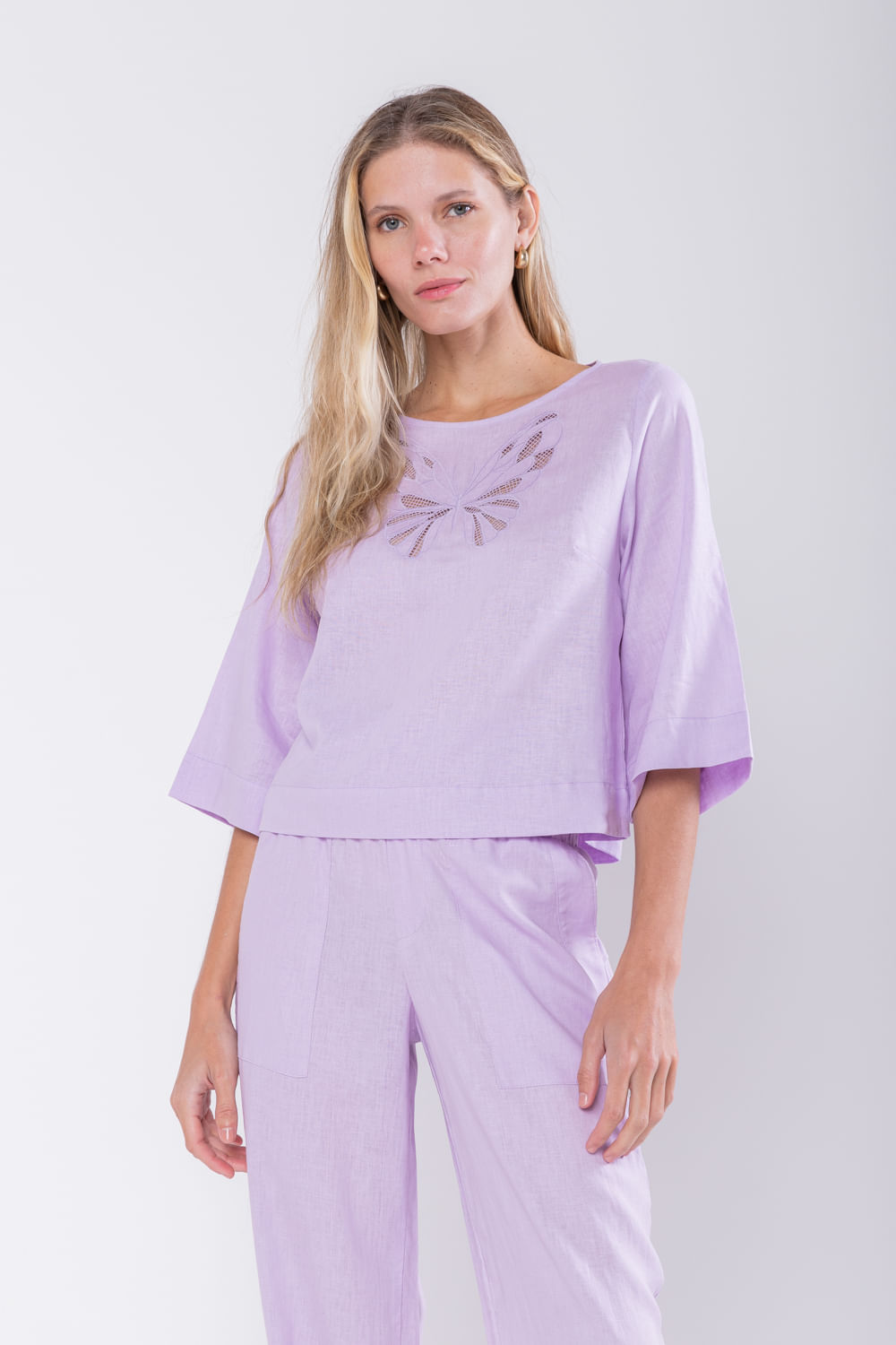 Hidrogênio - BLUSA DE LINHO COM BORDADO DE BORBOLETA LILAS - 19753027