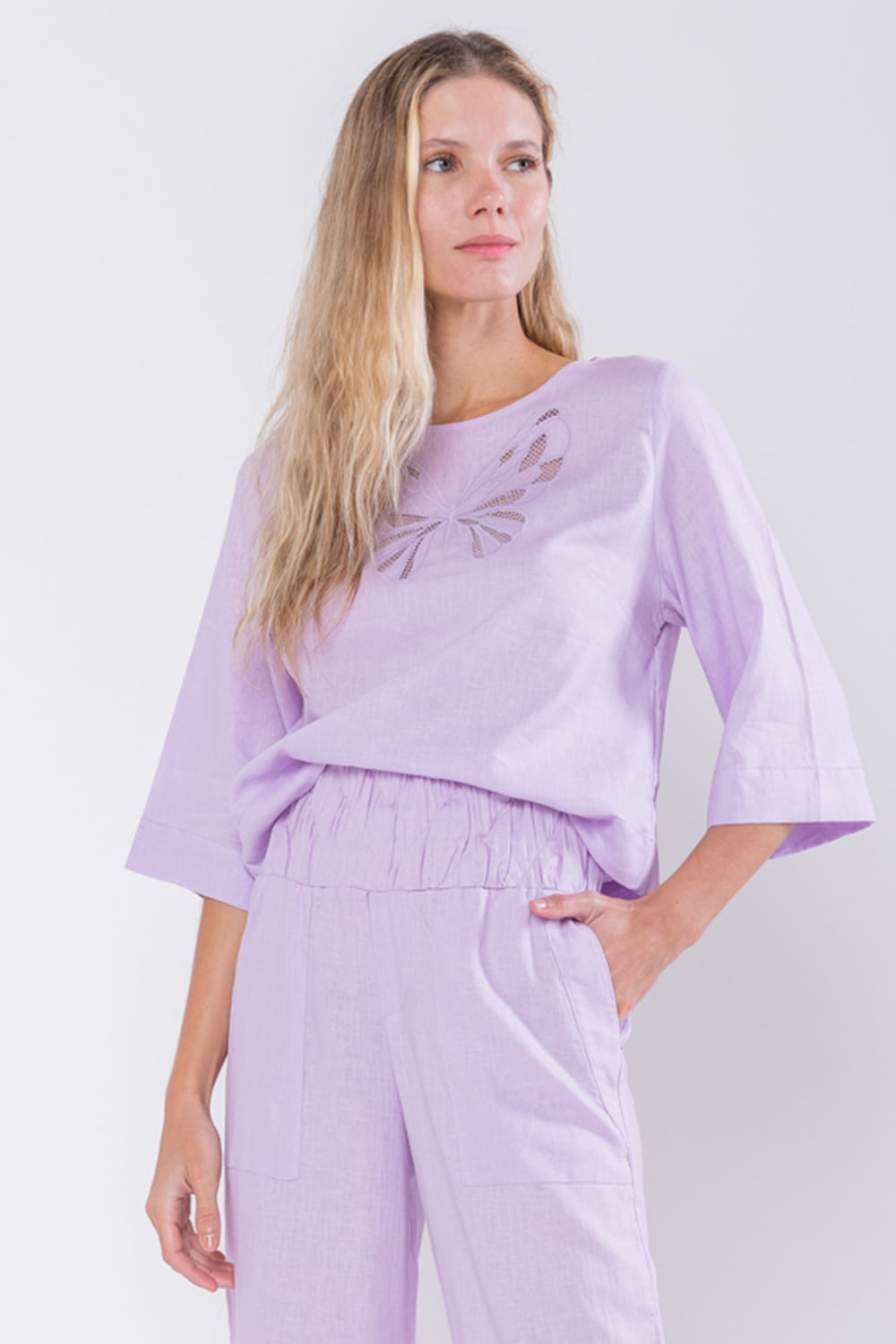 Hidrogênio - BLUSA DE LINHO COM BORDADO DE BORBOLETA LILAS - 19753027