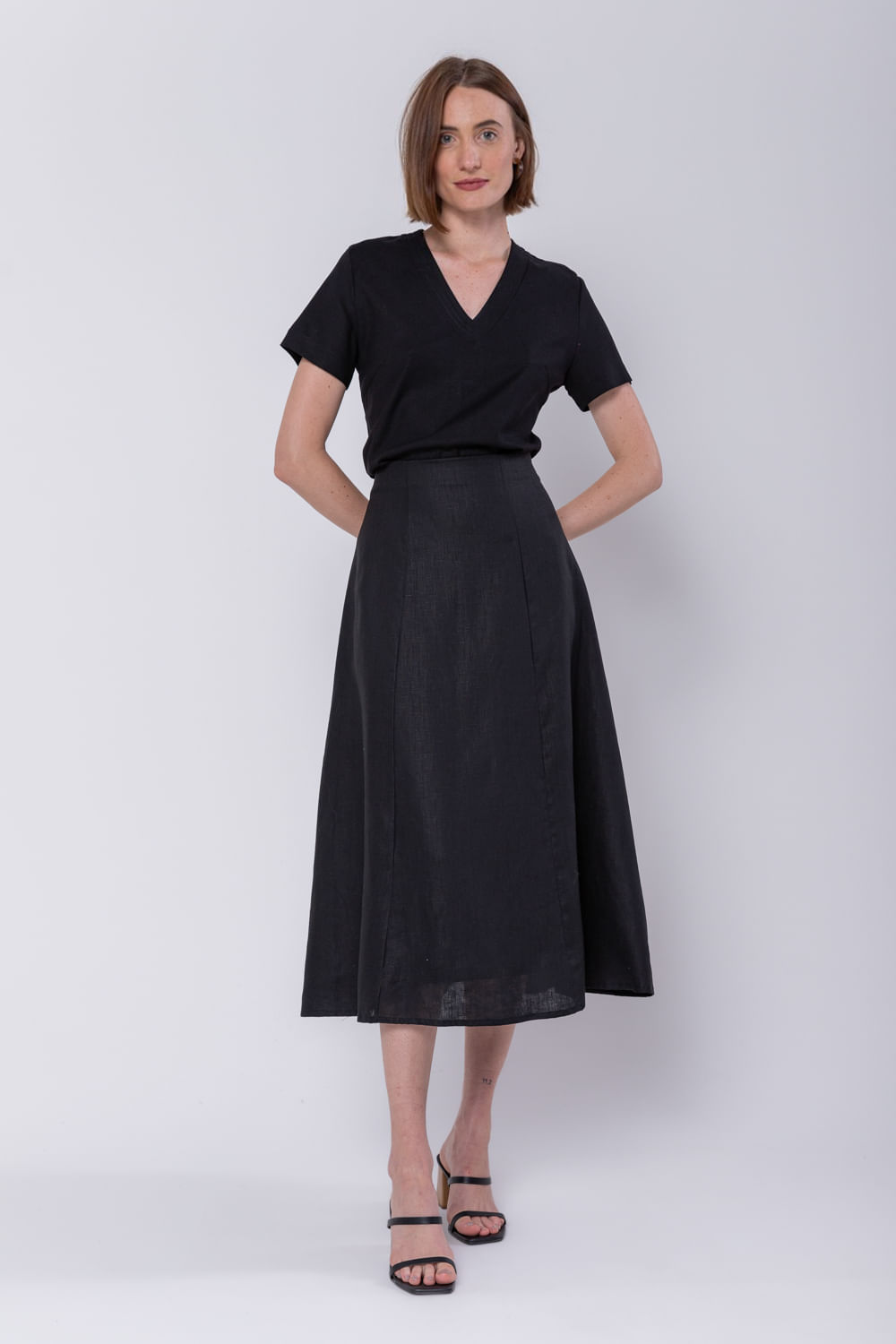 Hidrogênio - BLACK LINEN EVASE MIDI SKIRT - 19794001