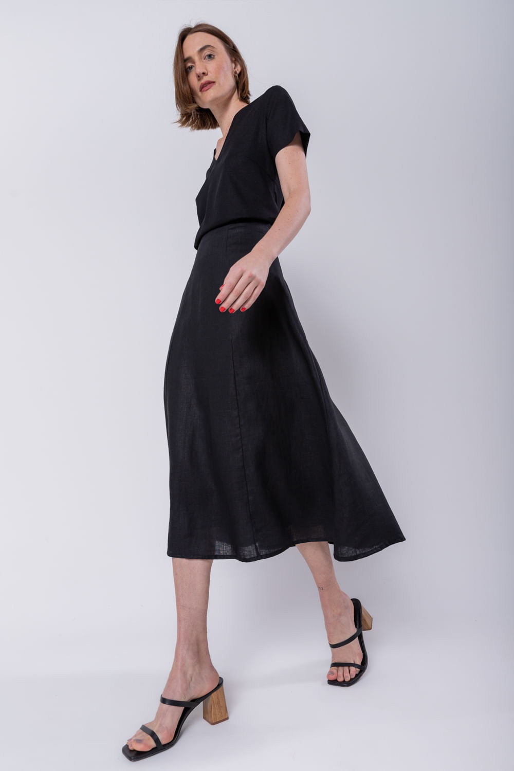 Hidrogênio - BLACK LINEN EVASE MIDI SKIRT - 19794001