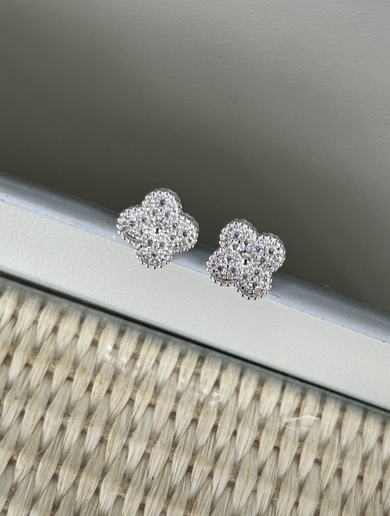 Mikabe - White Rhodium Studded Van Clover Earring - MK1639