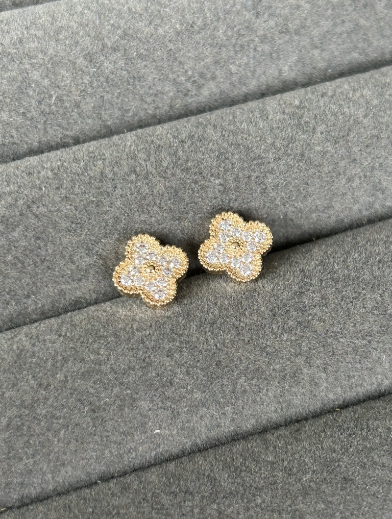 Mikabe - Gold Studded Van Clover Earring - MK1640