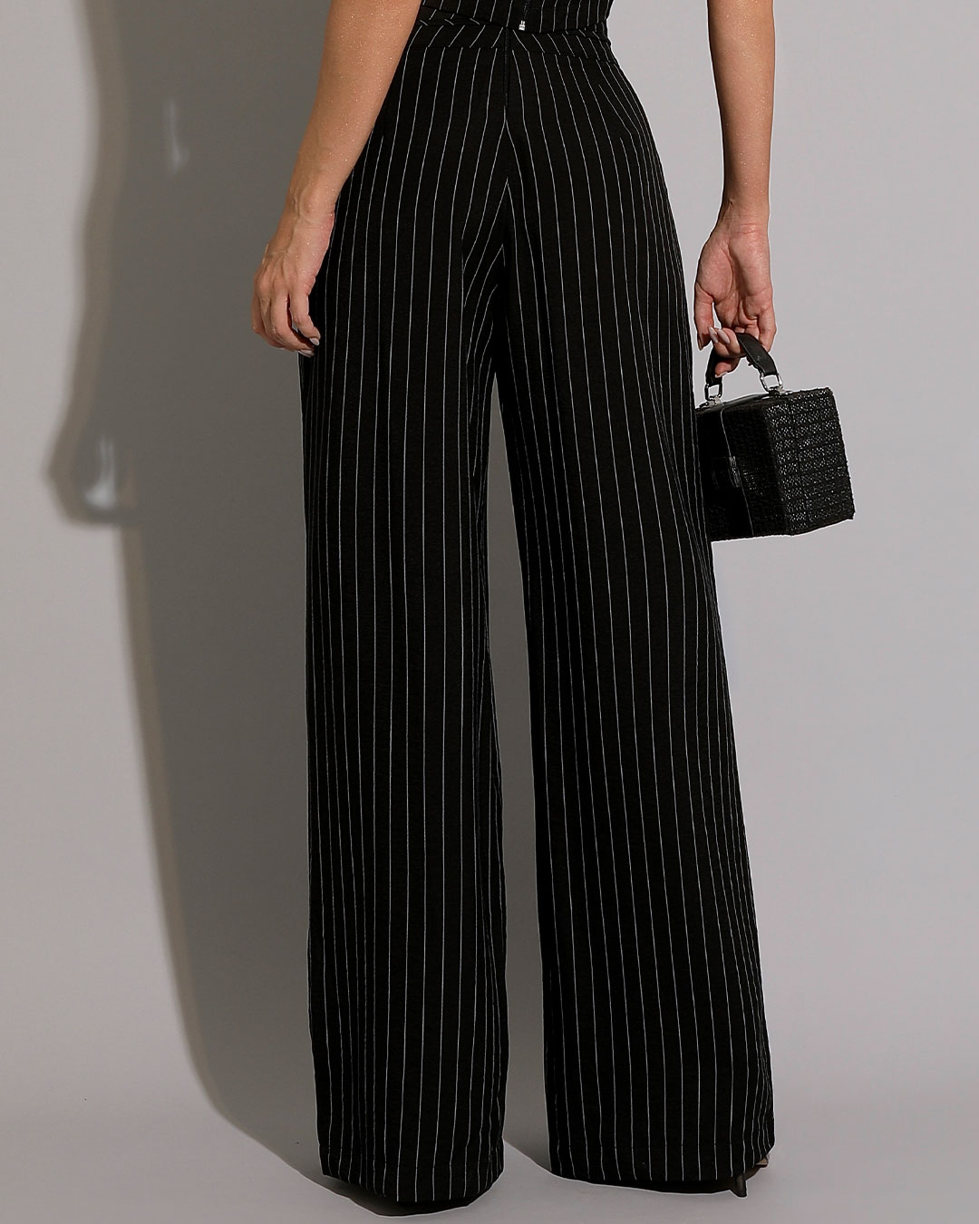 Miss Misses - Set Miss Misses Pinstripe Cropped and Black Pants - 54213PRETO