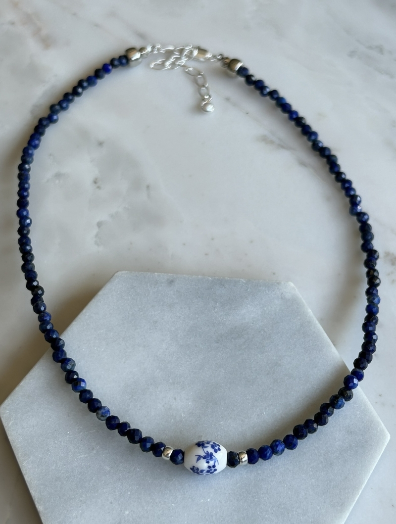 Mikabe - Colar Pedra Lapis Lazuli e Porcelana - MK1768