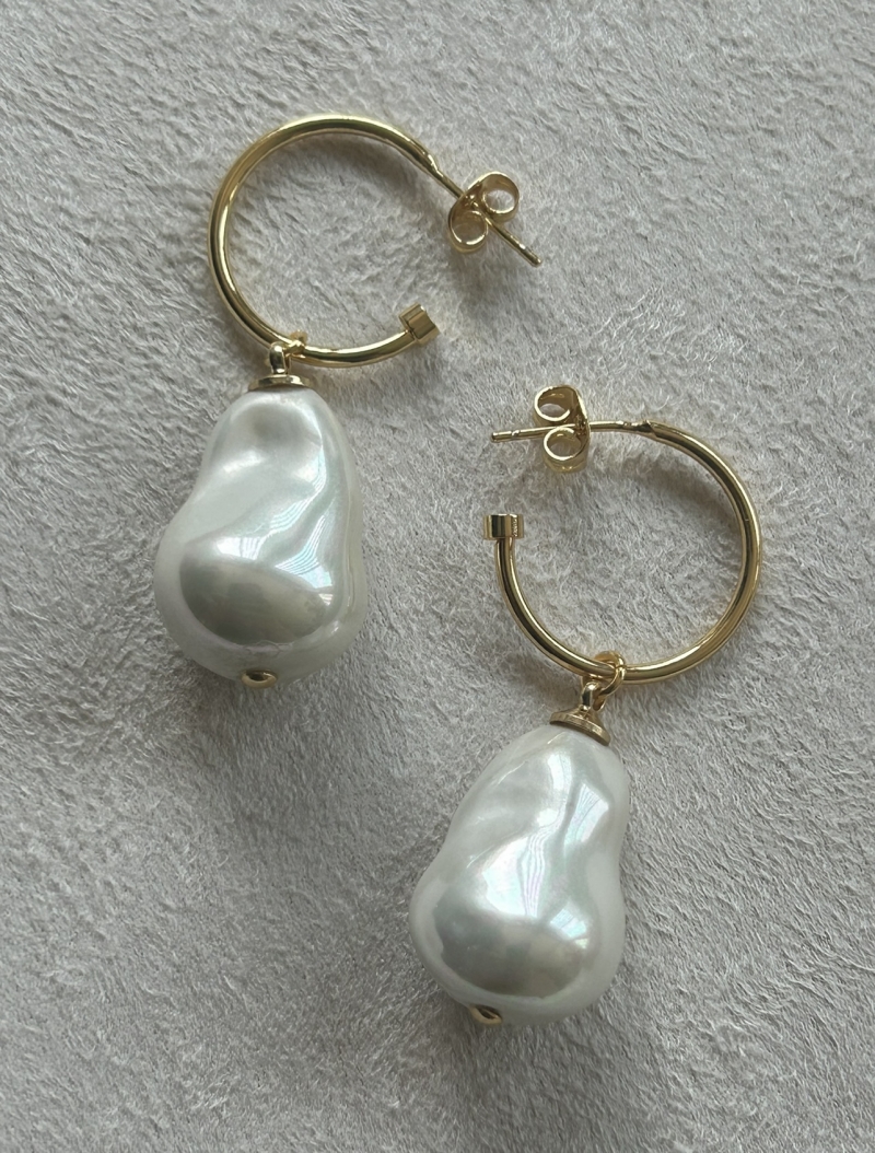 Mikabe - Baroque Shell Pearl and Hoop Earring - MK1983