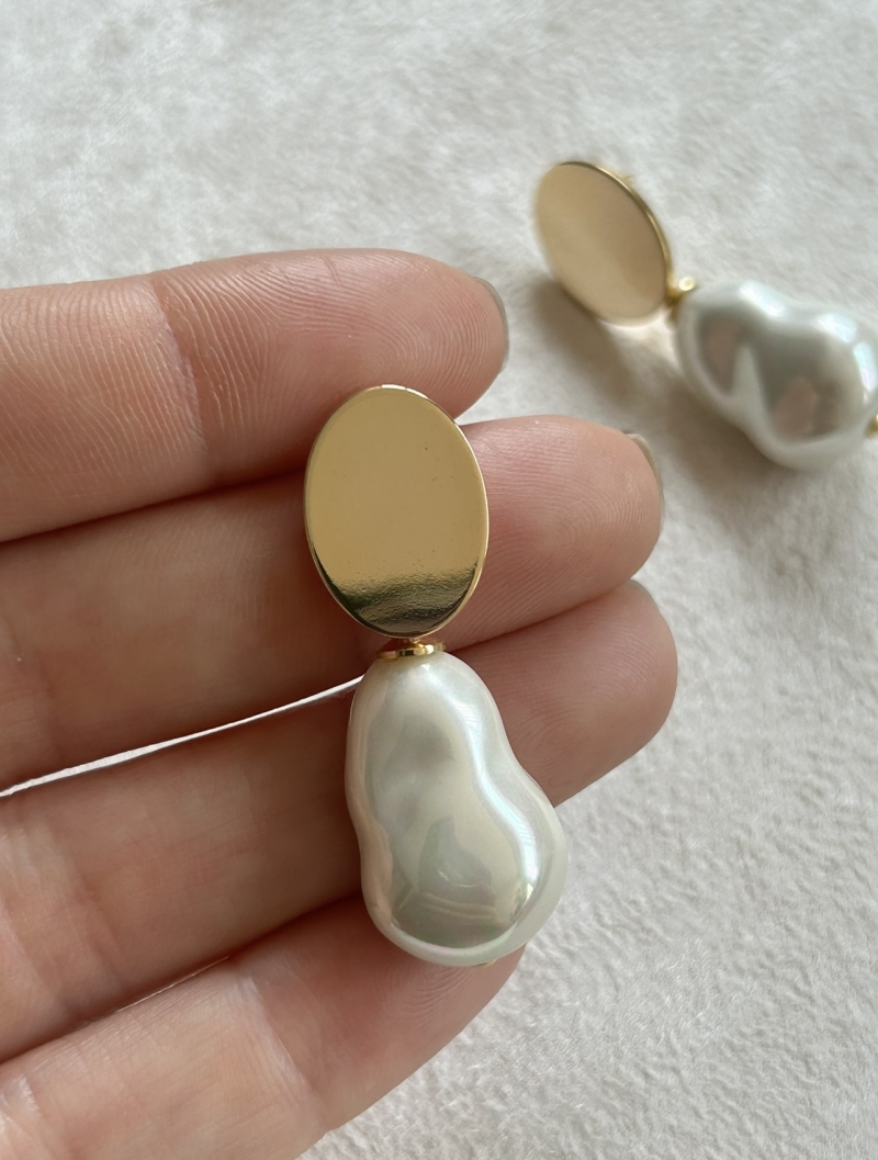 Mikabe - Oval Baroque Pearl Shell Earring - MK1984