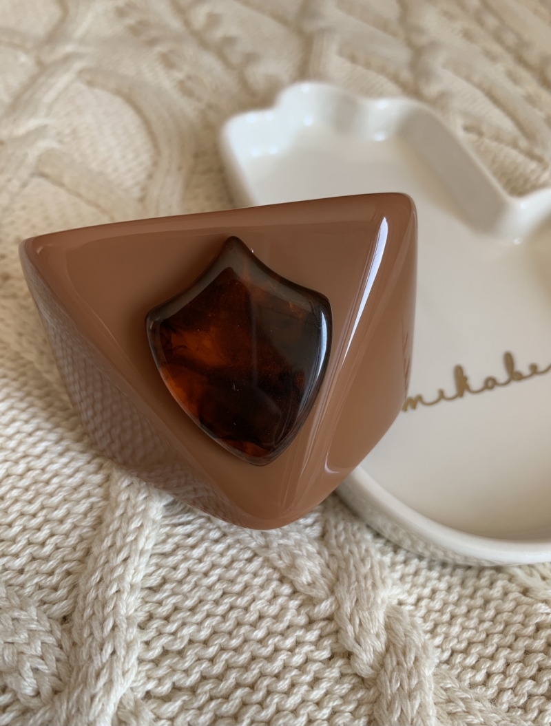 Mikabe - Caramel and Turtle Resin Btanklet - MK396