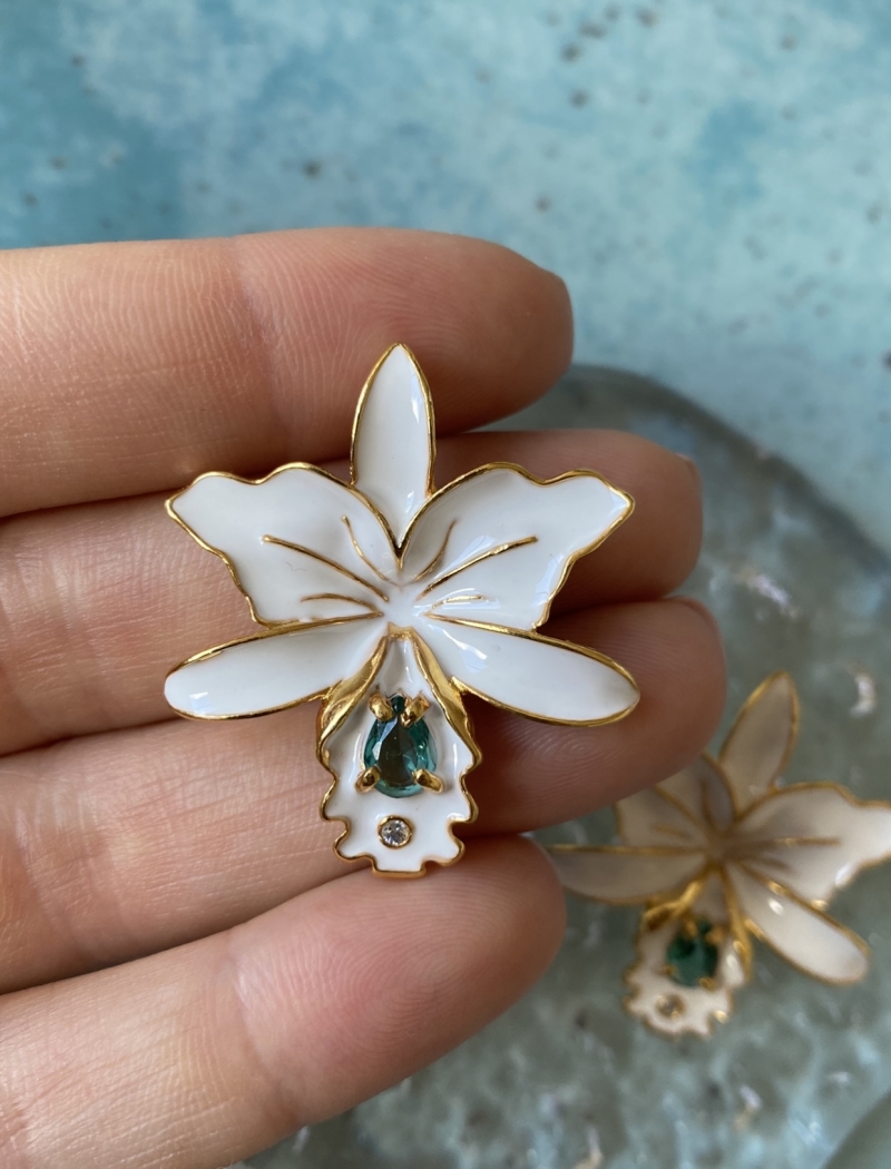 Mikabe - Mini White Enameled Orchid Earring - MK744