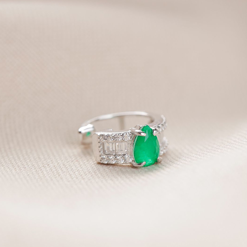 Ara Valentim - Fake Emerald Piercing - AV00009