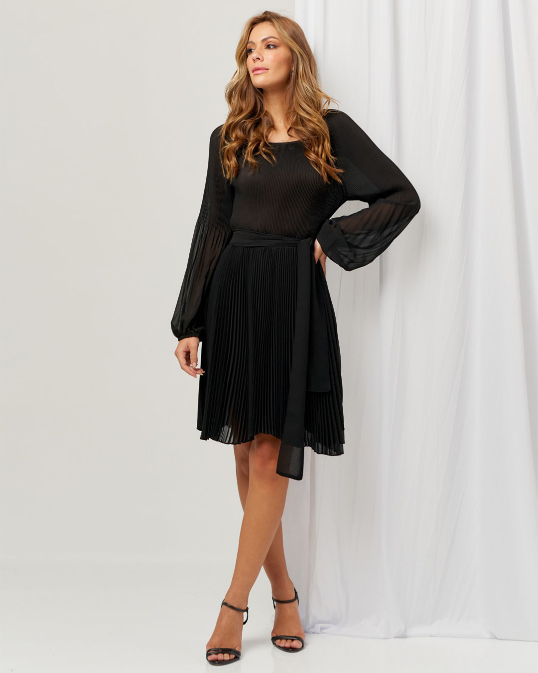 Innocence - Vestido Innocence Rodado Plissado Preto - 50817PRET