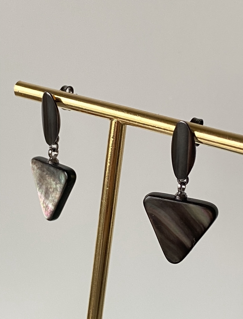 Mikabe - Mother of Pearl Earring Triangle - MK1125