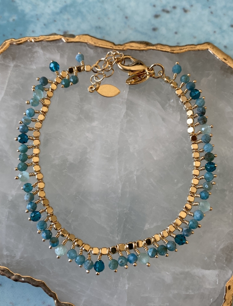 Mikabe - Apatite Stone Hanging Btanklet - MK1264