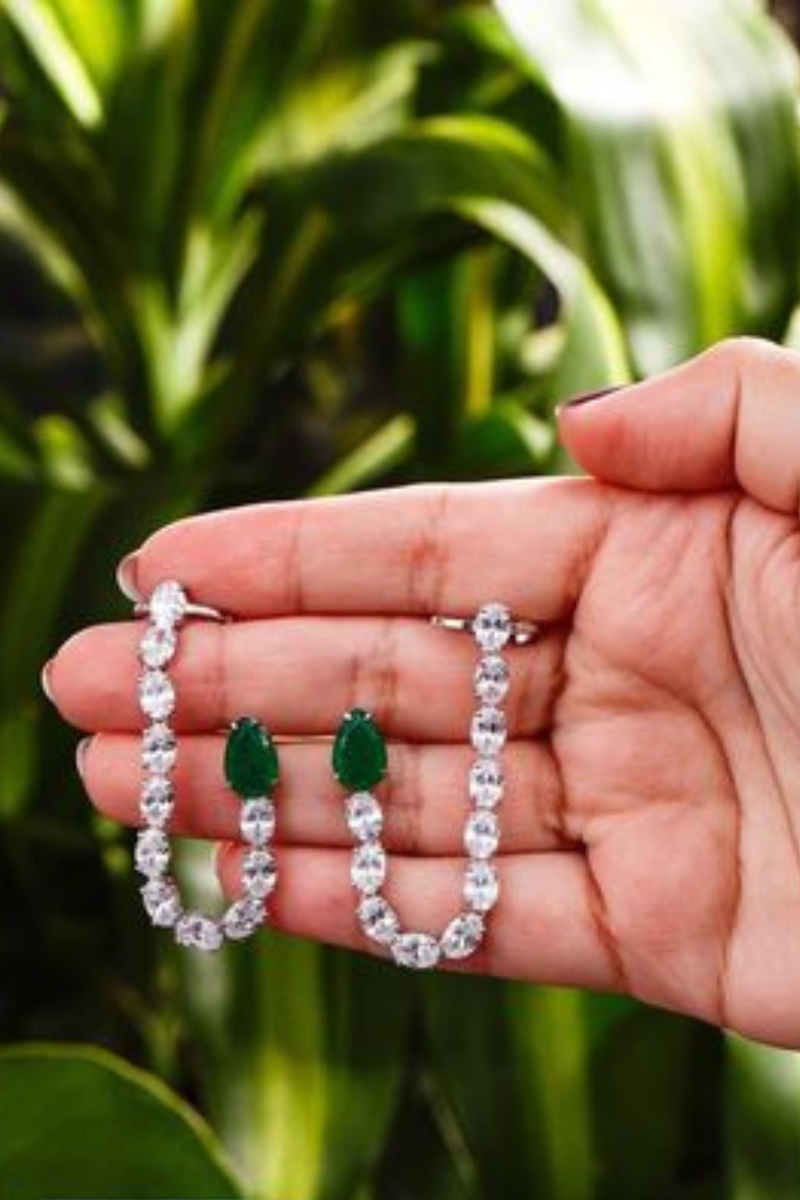 Ara Valentim - Earring Base Drop Emerald Fusion and Crystals - 