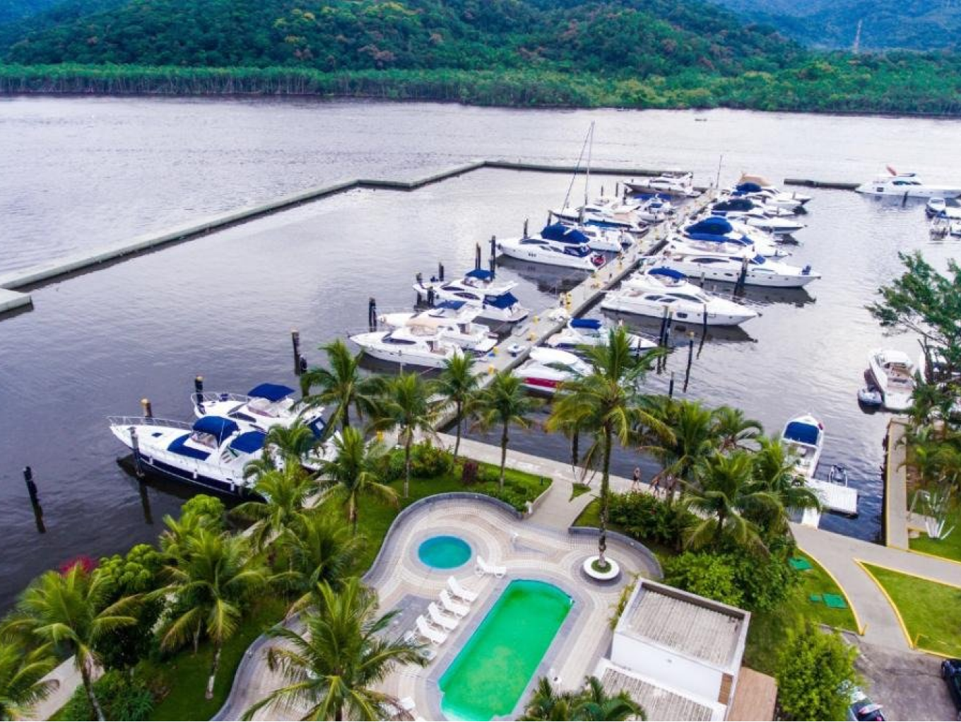 Paisagem de uma praia em Guarujá