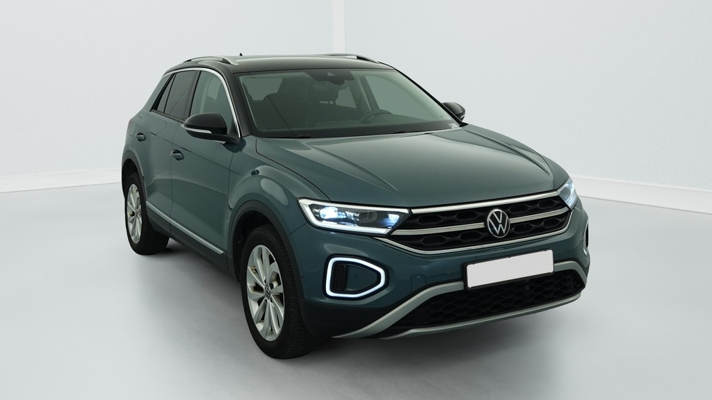 volkswagen T-roc 2023 — photo 1